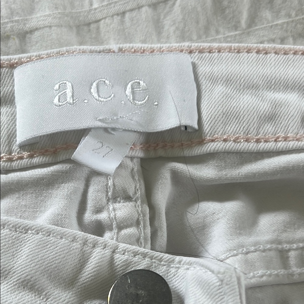 White Cropped Jeans with Durable Stitching